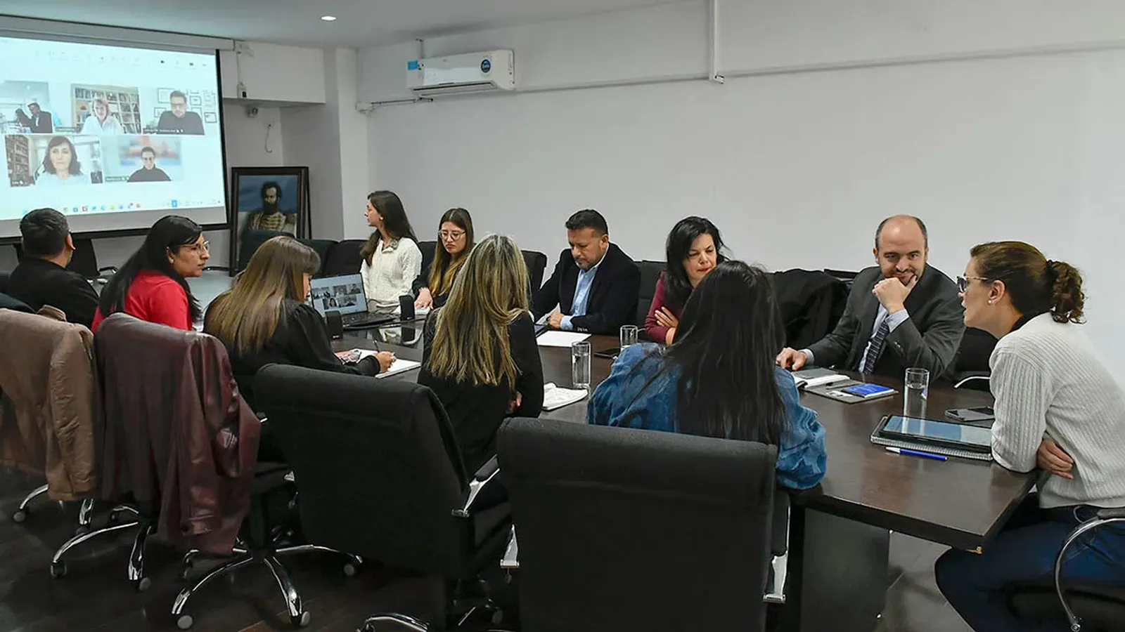 Imagen de la noticia: Educación planifica con Unicef la continuidad de la línea de alfabetización en contexto de interculturalidad